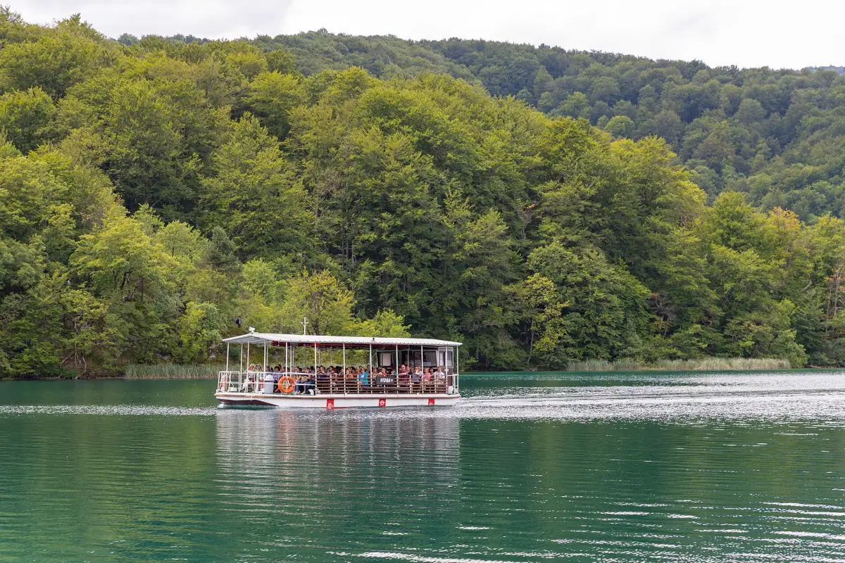 Panoramic boat on Lake Kozjak